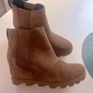 🤎Sorel Joan of Arctic II Wedge Chelsea Bootie Tan Suede Size 9🤎